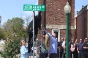Kid mayor orders street name change to Justin Bieber Way [HD]